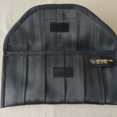 Des confections soignées aux finitions parfaites Photo d'une enveloppe en ceinture de sécurité cousue par Les Mains d'Or, à Livron-sur-Drôme.