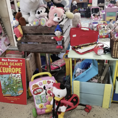Photo du rayon dédié aux enfants à l'Astucerie à Livron.
