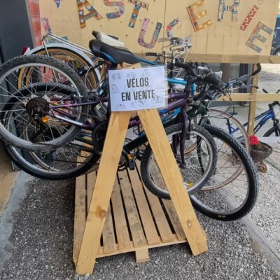 Photo du présentoire à vélo de la ressourcerie l'Astucerie.